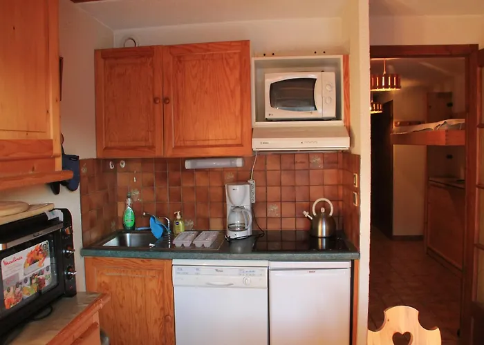 With Balcony For 6 People *